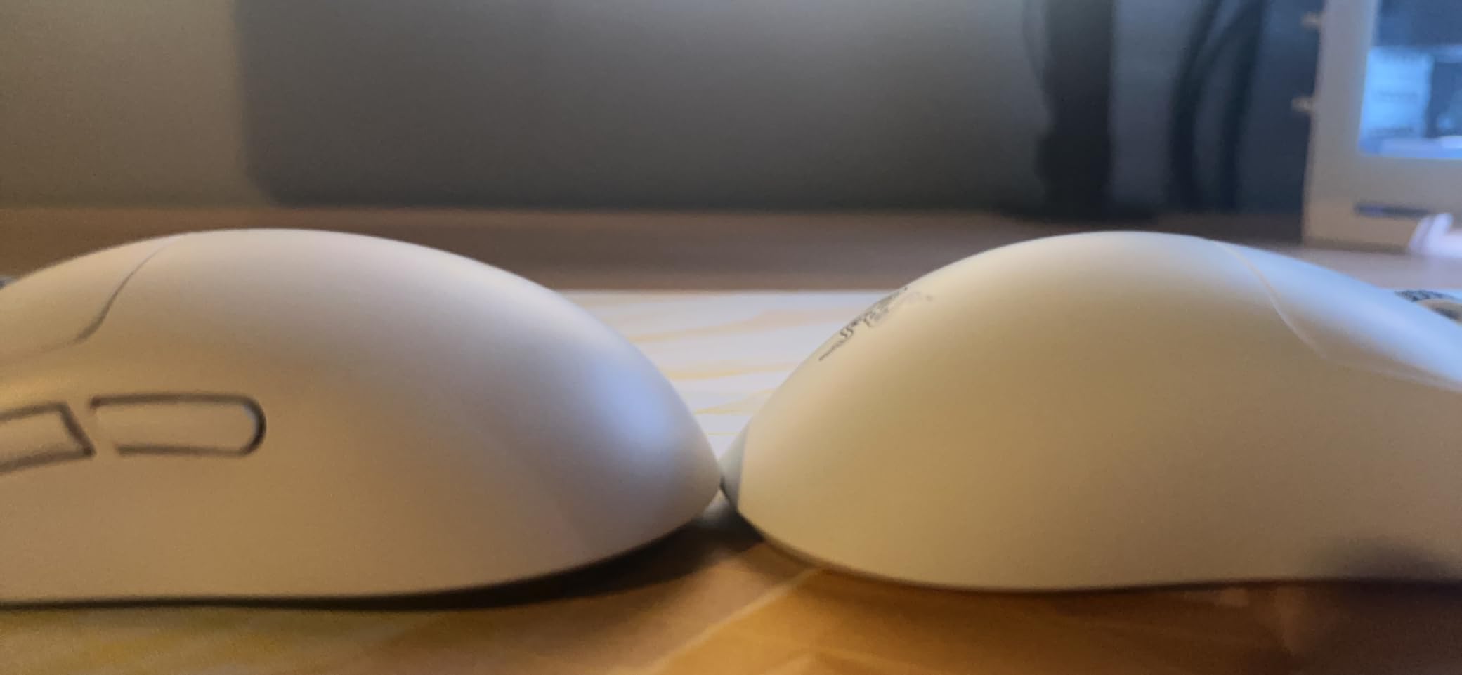 Razer Viper V3 Pro Wireless Esports Gaming Mouse, 55g Lightweight, White customer photo 1