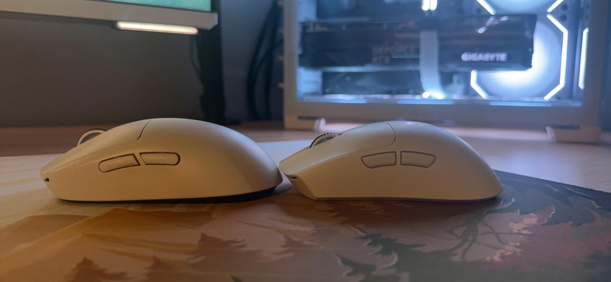 Razer Viper V3 Pro Wireless Esports Gaming Mouse, 55g Lightweight, White customer photo 2