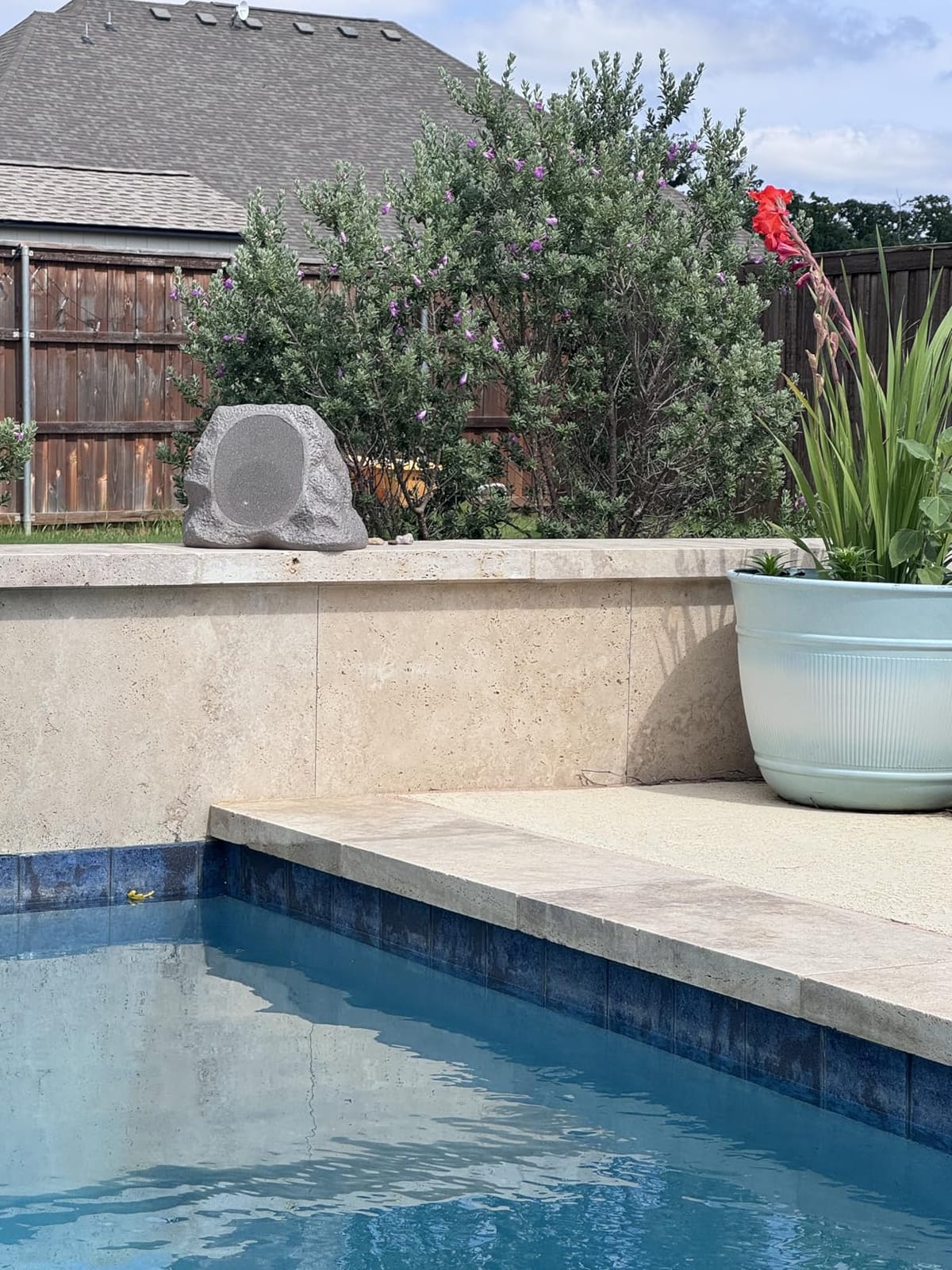Victrola Rock Speaker Connect - Outdoor Bluetooth Solar Speaker - Granite customer photo 1