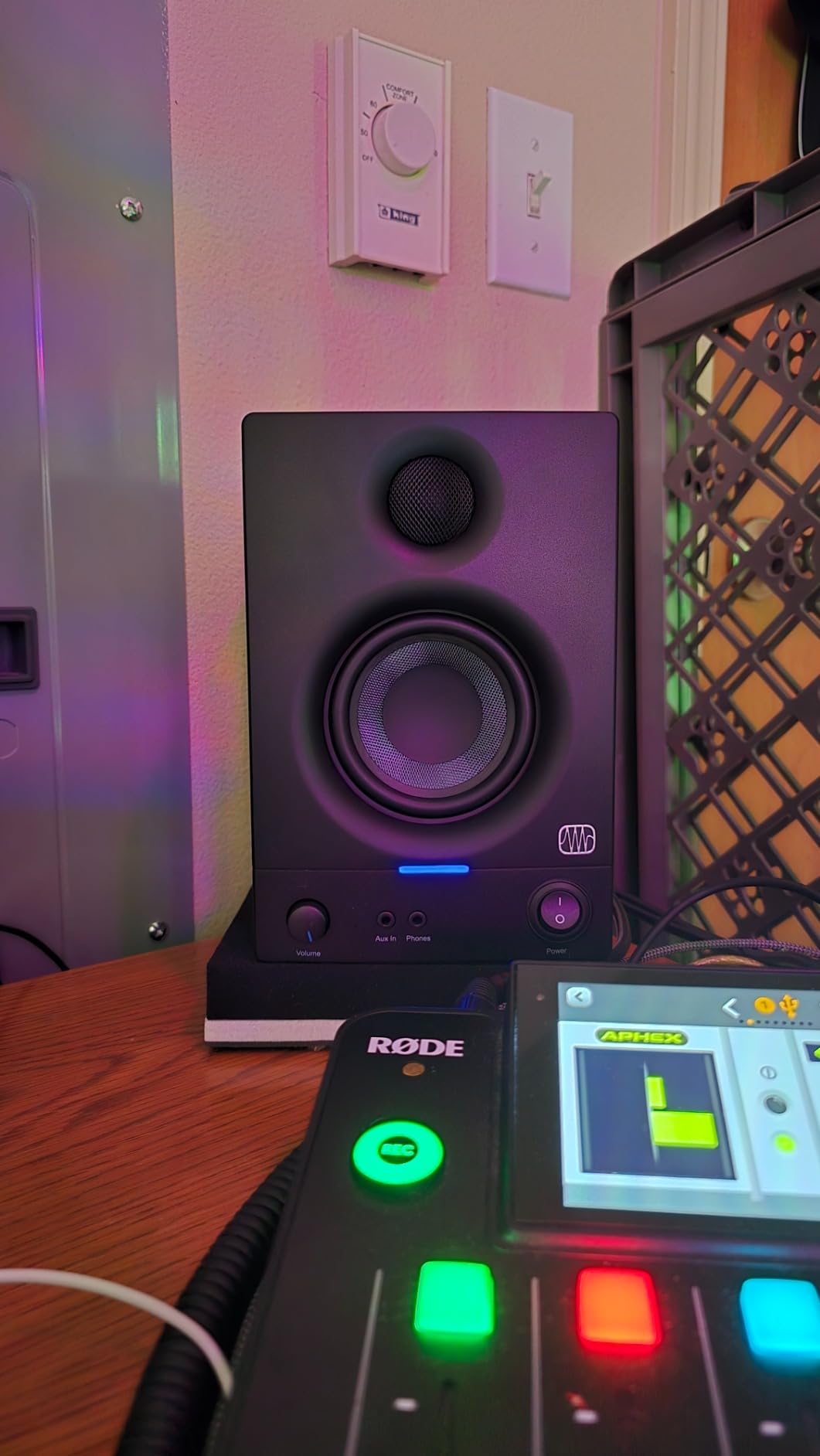 PreSonus Eris 3.5 Powered Desktop Studio Monitors, Pair – 50W, White customer photo 2