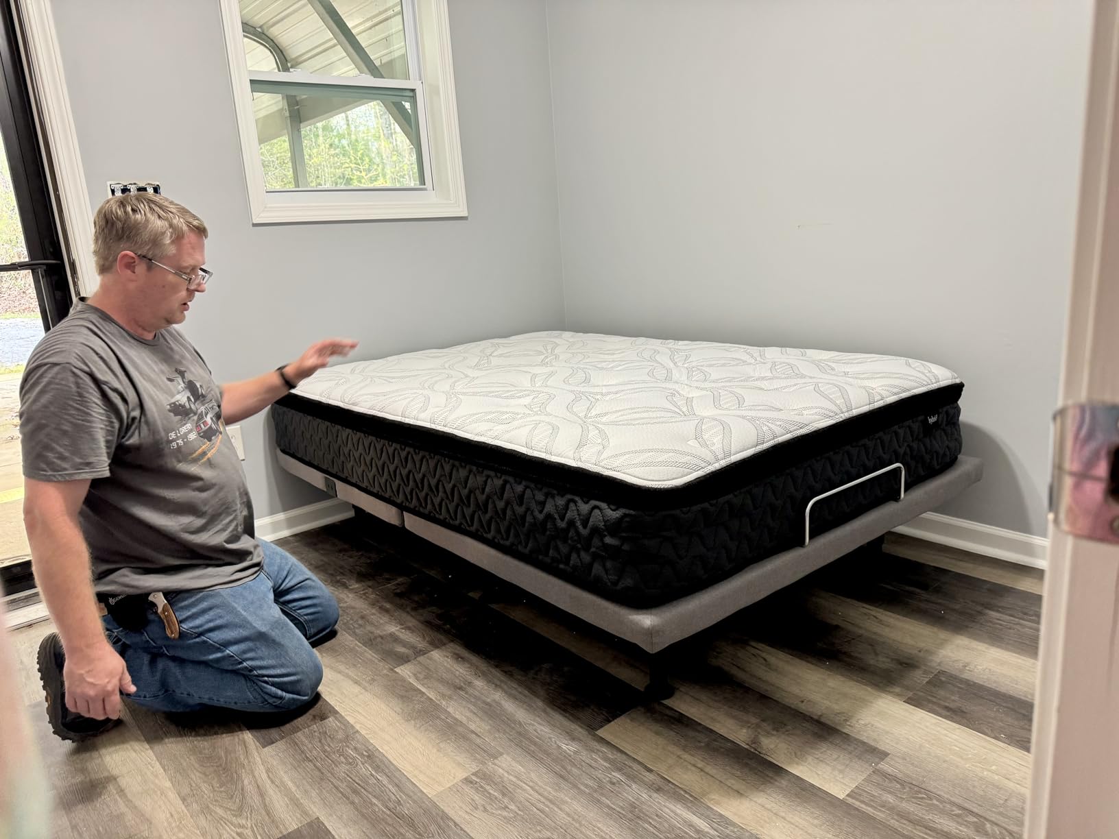 Queen Adjustable Bed Frame with Wireless Remote, Head Foot Incline, USB, Underbed Light - Heavy Duty Platform, Zero Gravity Bedframe customer photo 1