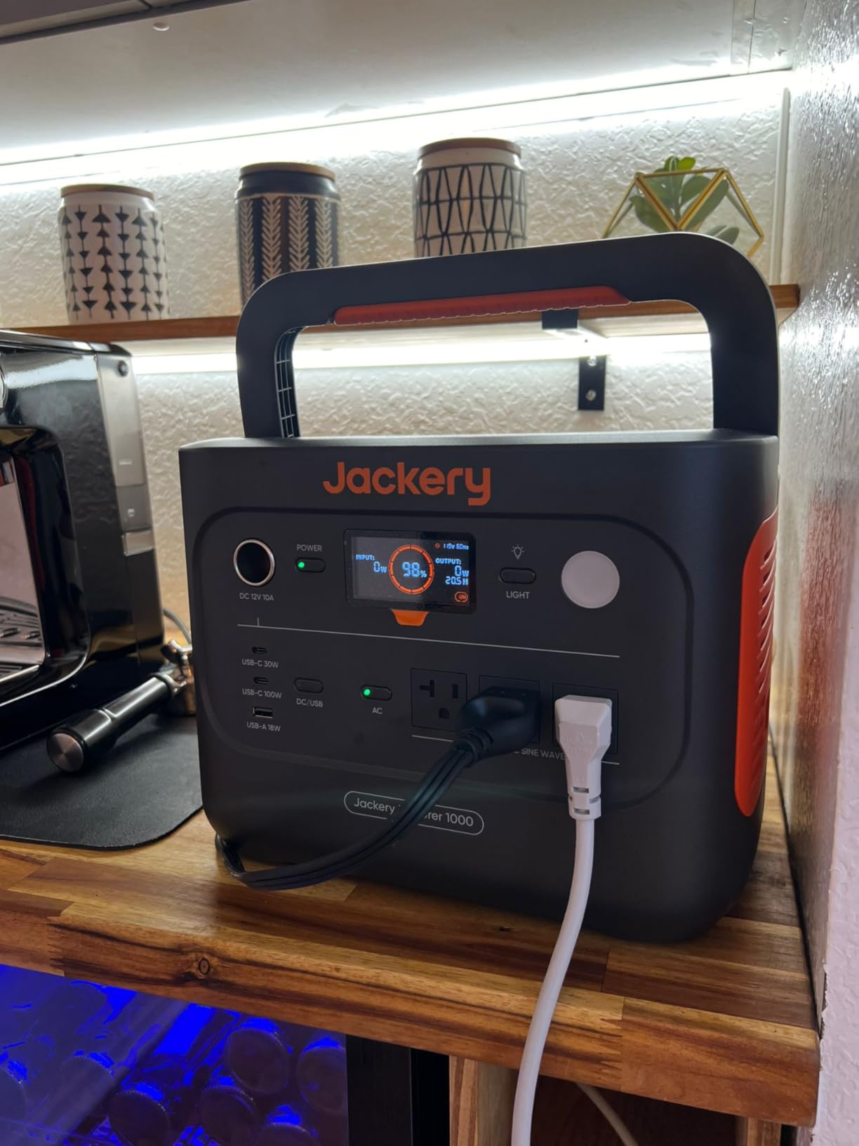 Jackery Explorer 1000 v2 Portable Power Station,1070Wh,1500W customer photo 2