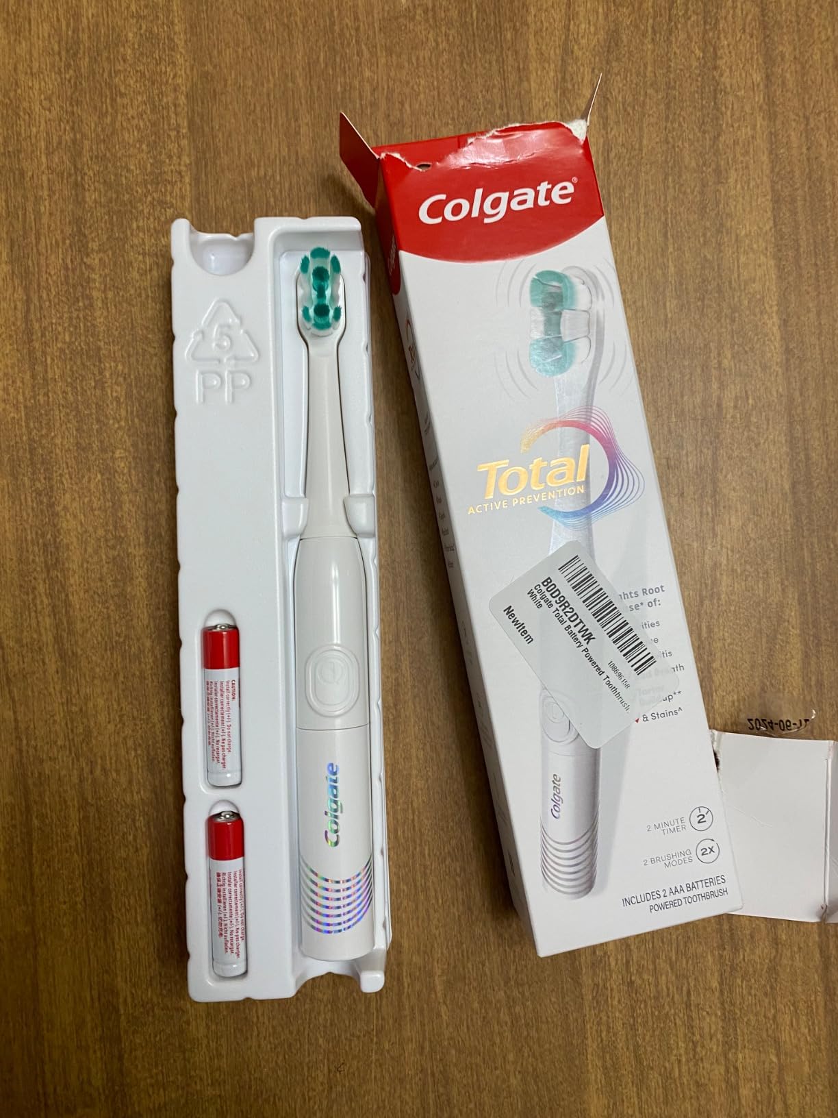 Colgate Total Adult Battery Powered Electric Toothbrush, White, Soft customer photo 1