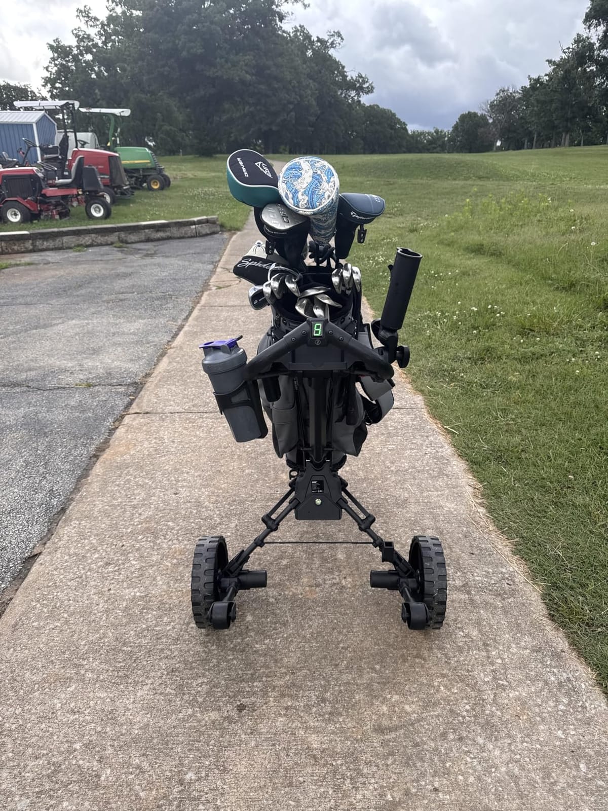 KVV Electric Golf Push Cart with Remote Control, Super Compact and Lightweight Electric Golf Cart,Smallest Folding Size Electric Golf Cart, Suitable for All Terrains, and (Charcoal) customer photo 2