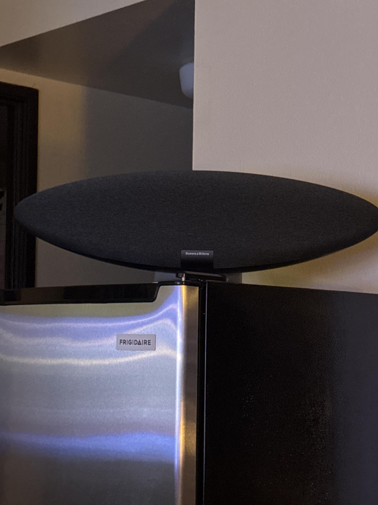 Bowers & Wilkins Zeppelin Pro Edition Wireless Speaker, Space Grey customer photo 1