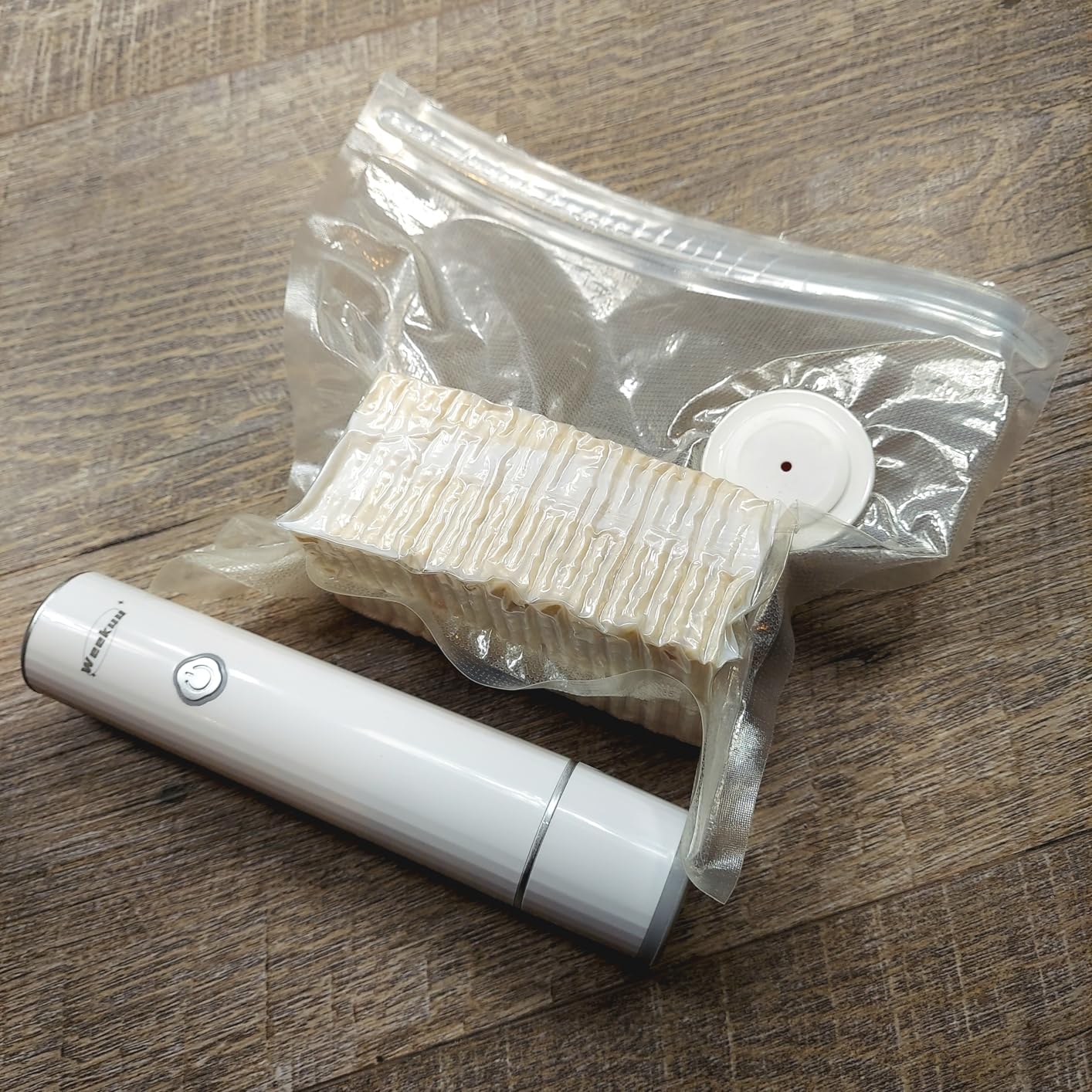 Handheld Vacuum Sealer for Food Storage – Portable & Rechargeable, Easy One-Hand Automatic Operation, 1 Vacuum Sealer + 10 Food Reusable Bags customer photo 2