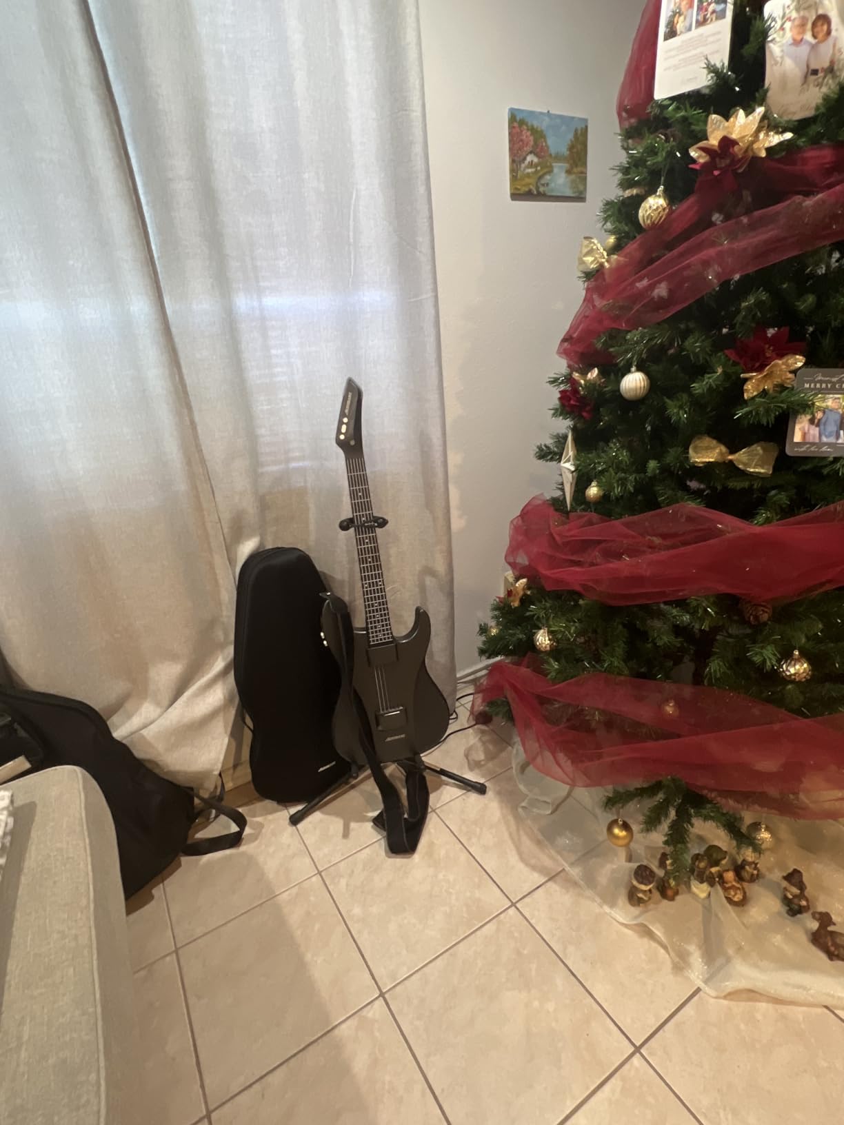 AeroBand Guitar Smart Guitar With Silicone Strings, Travel Silent Guitar With Detachable Fretboard, Headphone Jack, Built-in Speaker and Drum system, Aeroband APP Play, MIDI customer photo 1