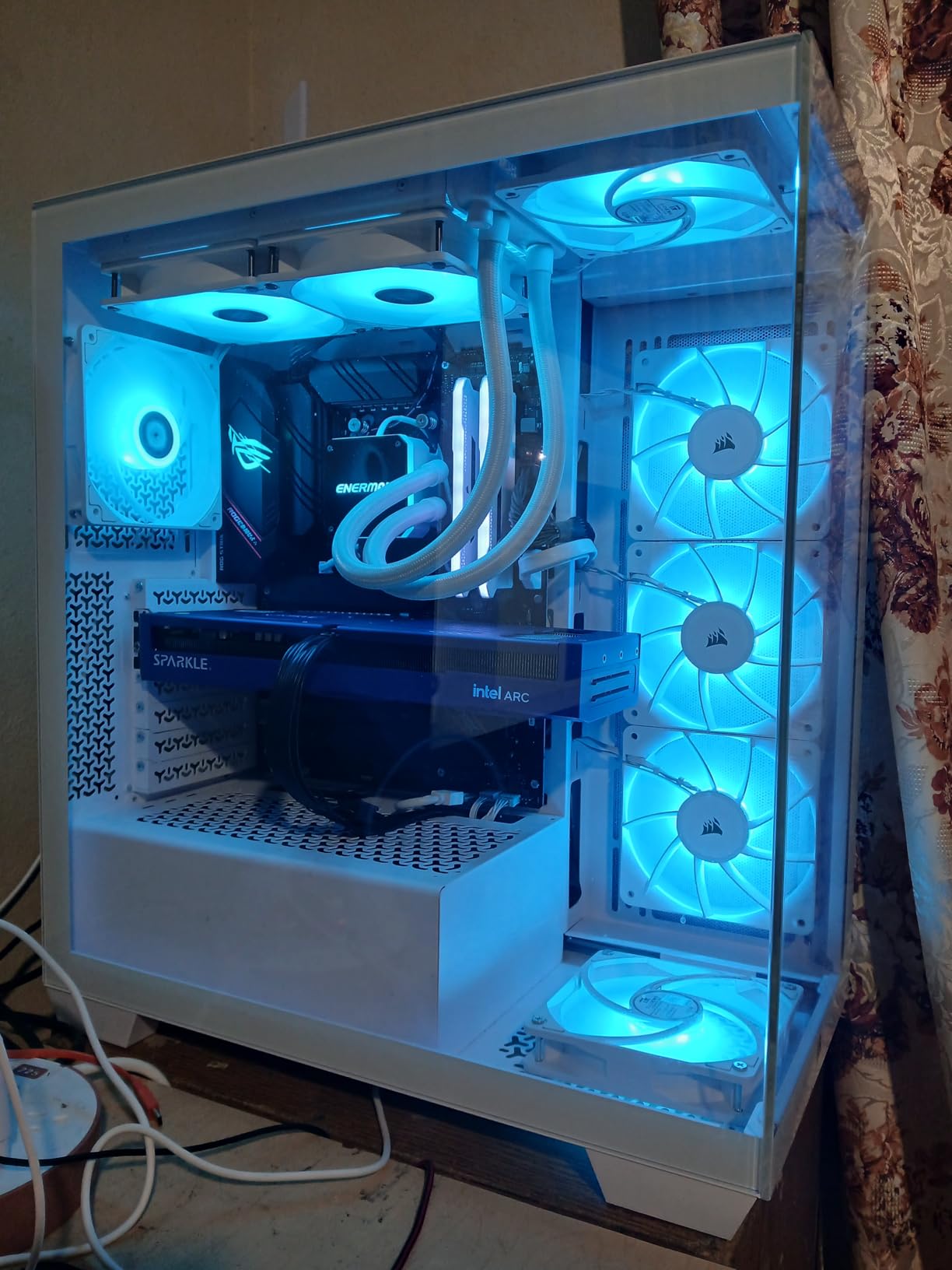 Sparkle Intel Arc B580 Titan OC, 12GB GDDR6, Torn Cooling 2.0, Axial Fan, Breathing Light, Metal Backplate, SB580T-12GOC customer photo 1