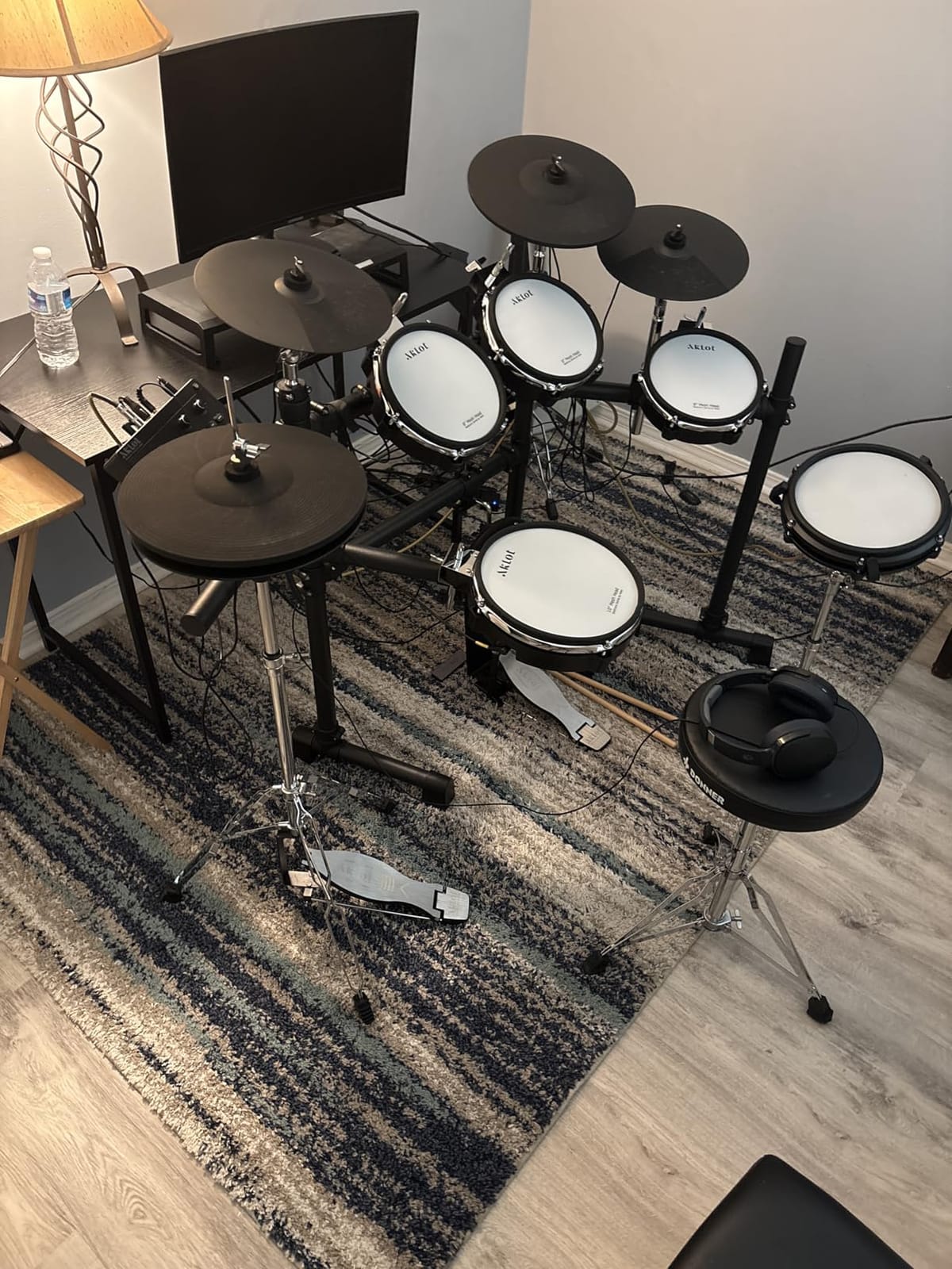 AKLOT Expanded-Size Electric Drum Set: 12'' Two-Piece Standalone Hi-Hat, Independent Kick Drum and 10'' Dual-Zone Snare, 12'' Triple-Zone Ride Cymbal, All Mesh Heads, 460 Sounds, Double Pedal, Black customer photo 2