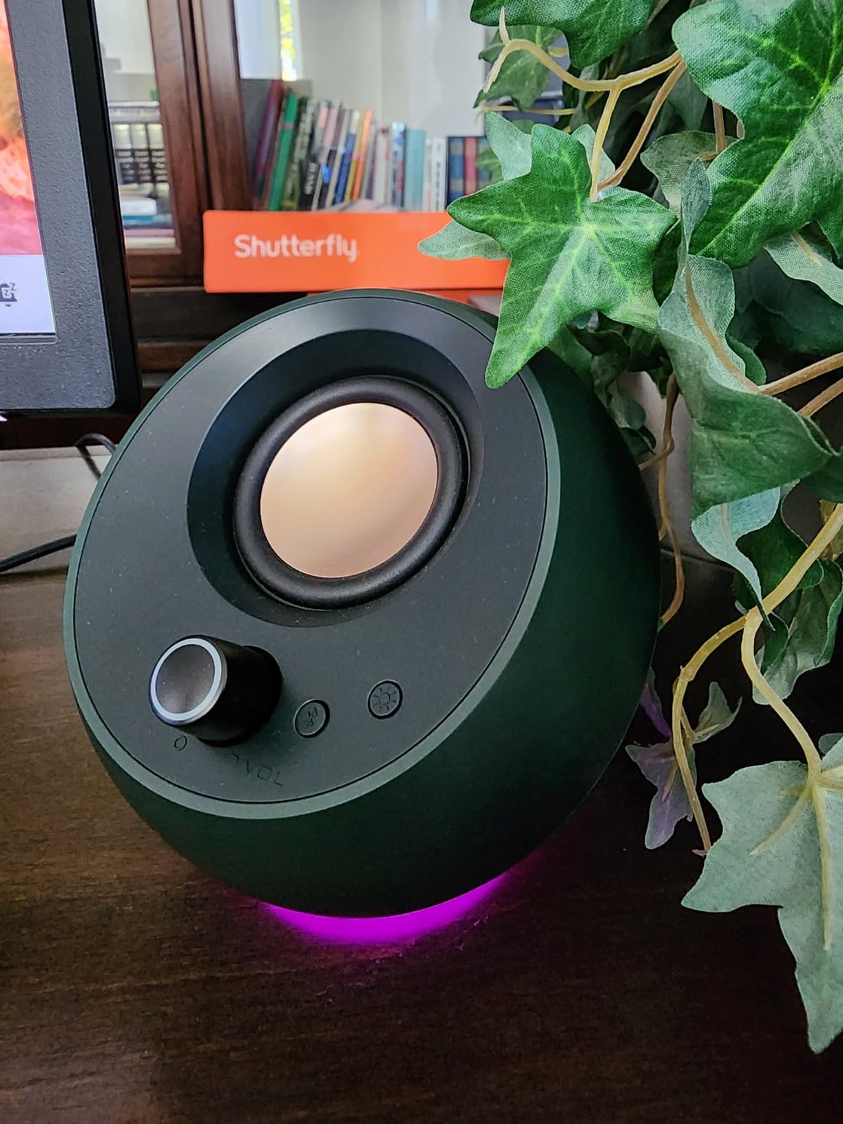 Creative Pebble Pro, 2.0 USB-C Desktop Speakers, RGB, Black customer photo 1