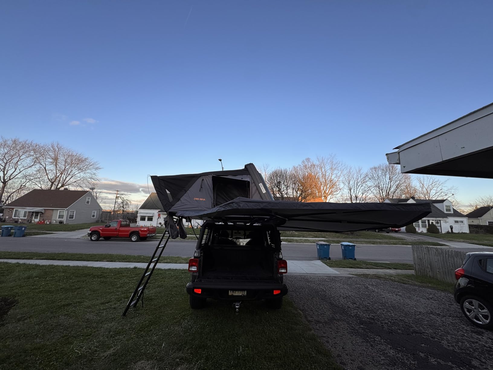 SanHima Vehicle Awning 4.6x6.6ft, SUV/Truck Roof Rack Pull Out Side Awning customer photo 1