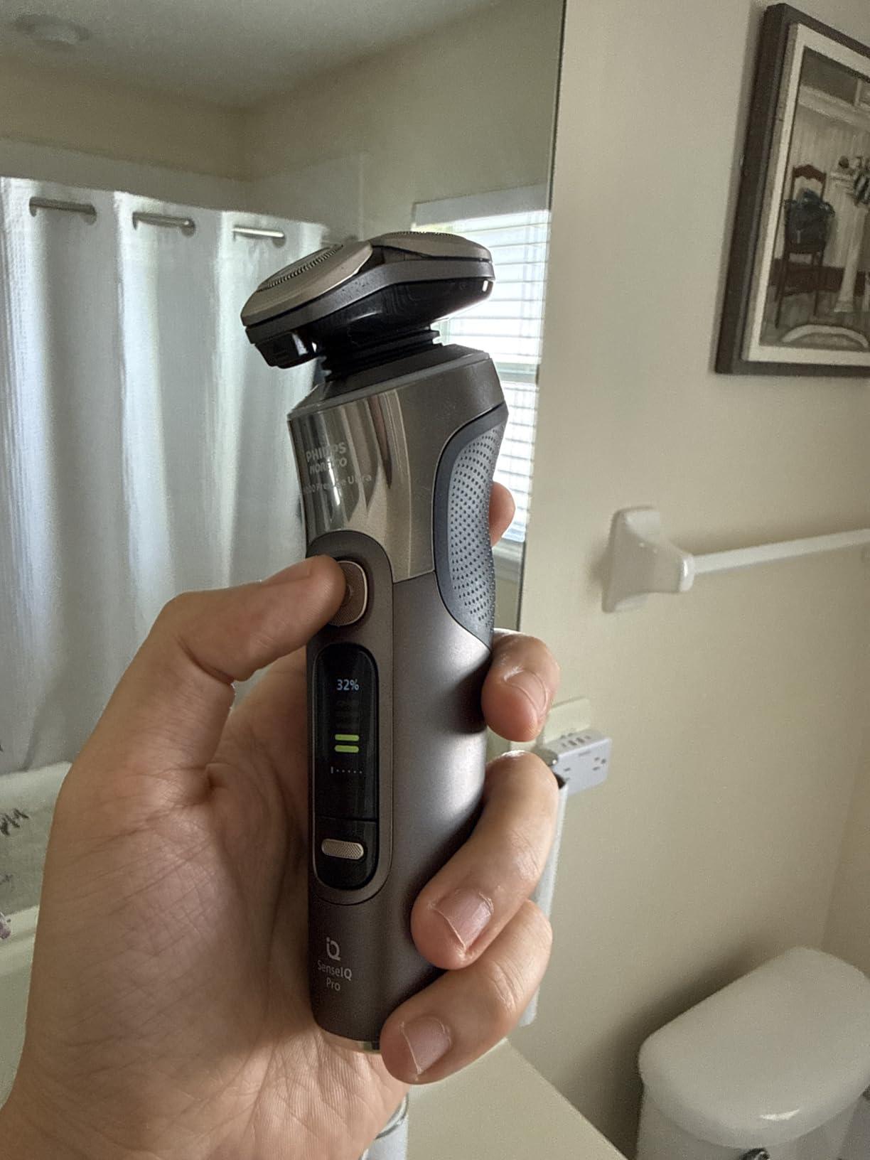 Philips Norelco i9000 Prestige Ultra Electric Shaver, Dark Slate customer photo 1