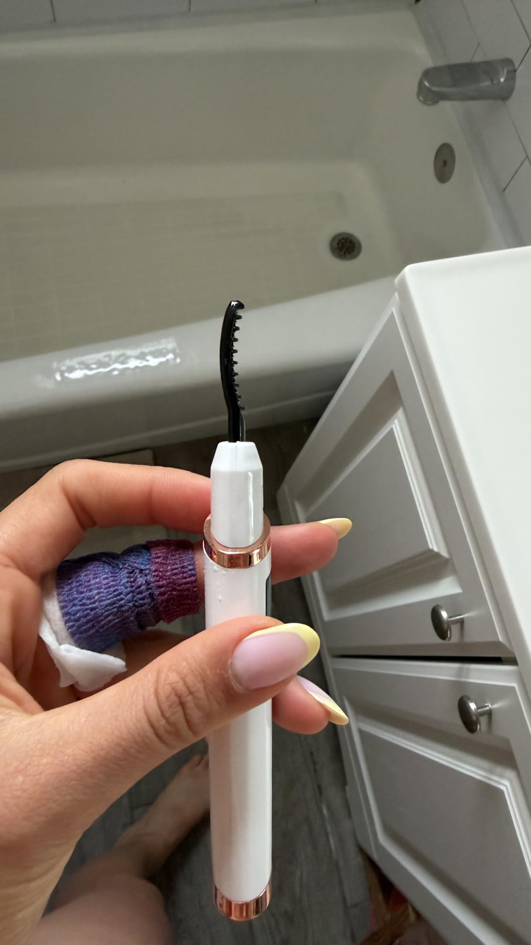 Heated Eyelash Curler for Women, Electric Lash Curler with 10s Fast Heating, 4 Adjustable Temp (65°C-95°C), 24H Curl, USB-C Rechargeable, Ergonomic Design, Travel-Friendly Makeup Tool Gift customer photo 1