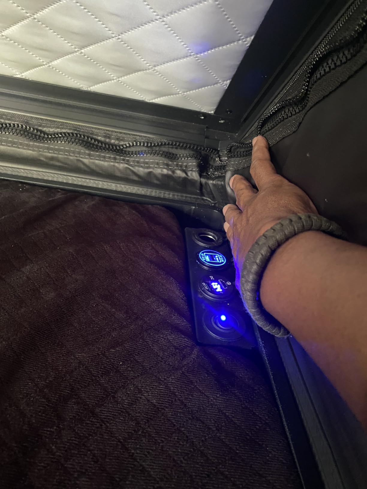 Solar Panel Rooftop Tent Hard Shell with Winter Thermal Layer customer photo 1