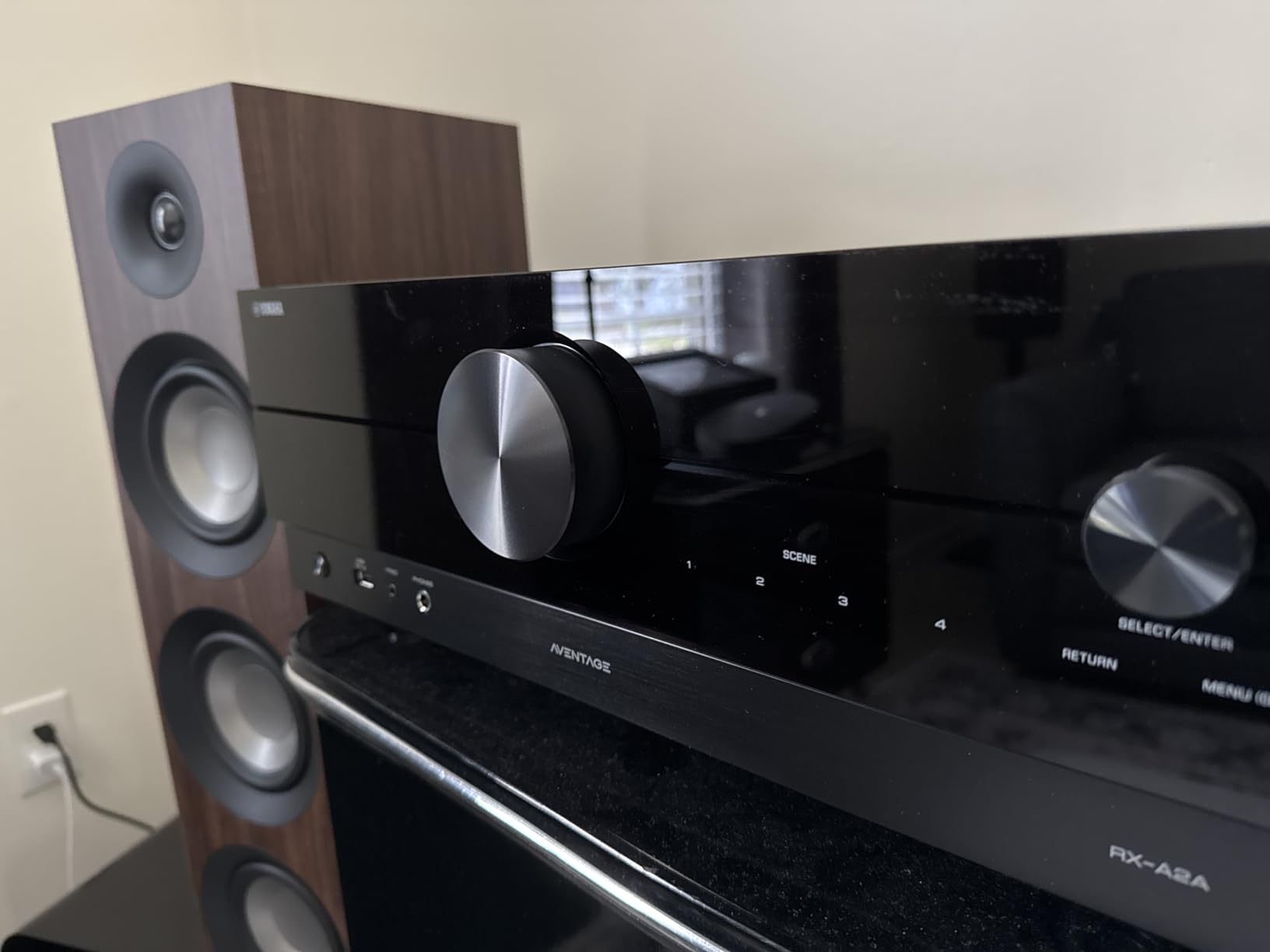 WiiM Sub Pro Smart Wireless Subwoofer with RoomFit™ Bass, White customer photo 1