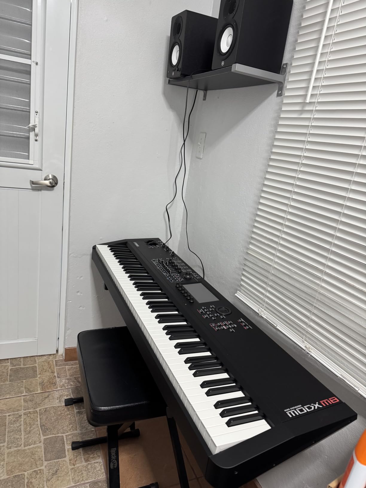 Yamaha 88-Key Music Synthesizer, Graded Hammer Action, Realistic Feel, Performance Focused for Next Generation Sound Exploration, Expressive Control and Optimized Workflow MODX M8 customer photo 2