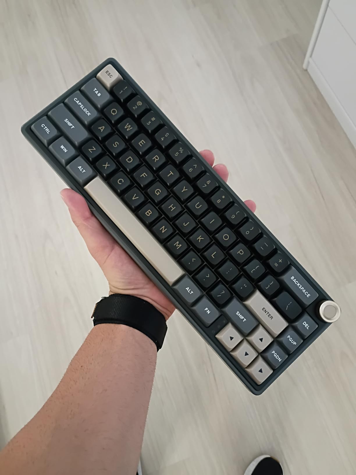 RK ROYAL KLUDGE R65 Wired Gaming Keyboard with Volume Knob, 60% Percent RGB Backlit Mechanical Keyboard, Side Printed PBT Keycaps, QMK/VIA, 66 Keys Hot Swappable Beige Switch, Gradient Black customer photo 2