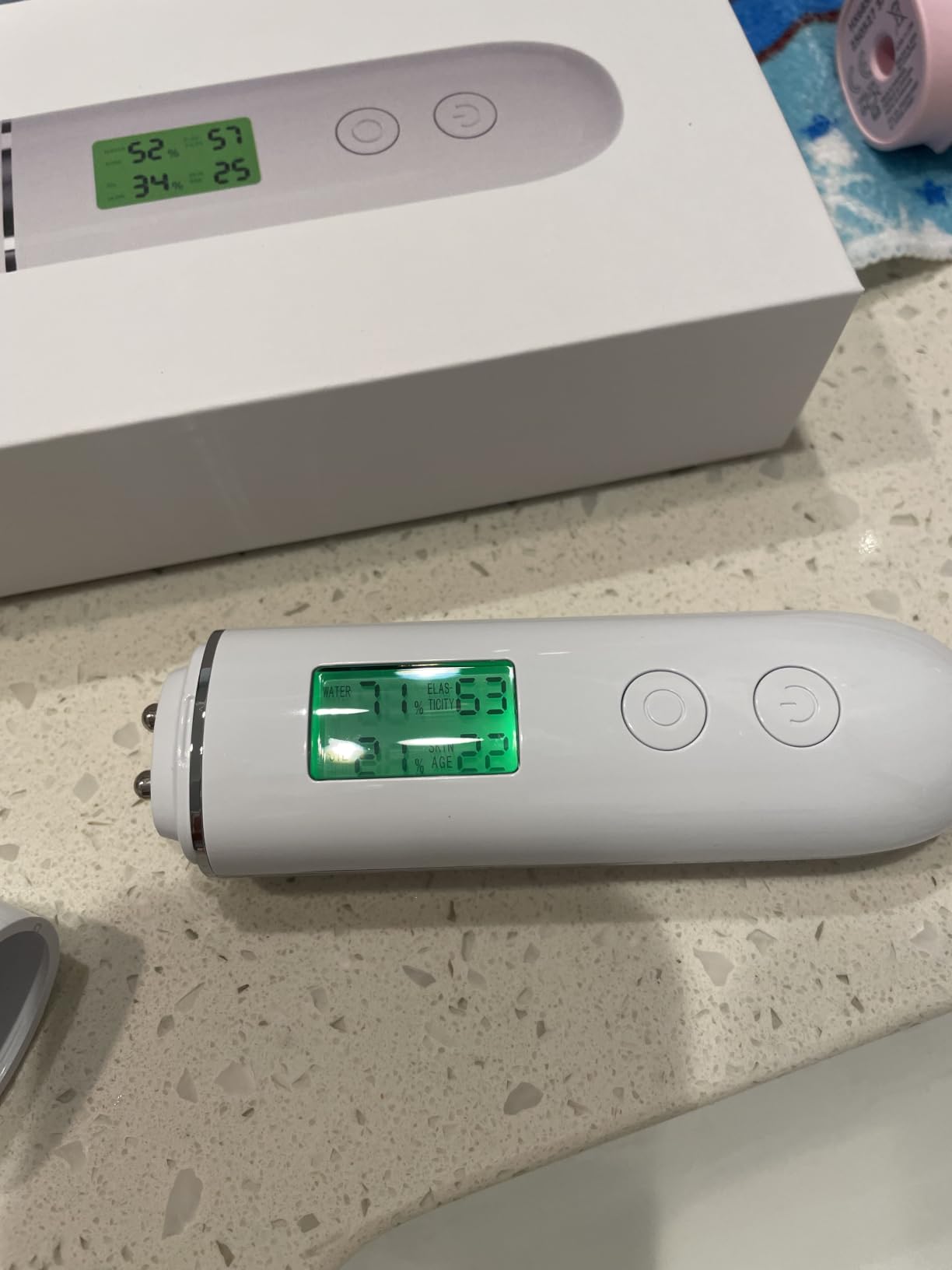 Professional Skin Moisture Tester, Digital Facial Oil Detector, High Precision Skin Hydration Analysis Meter, Hydration monitor,Portable Skin Analyzer with LCD Display & Fluorescent Agent Detection customer photo 1