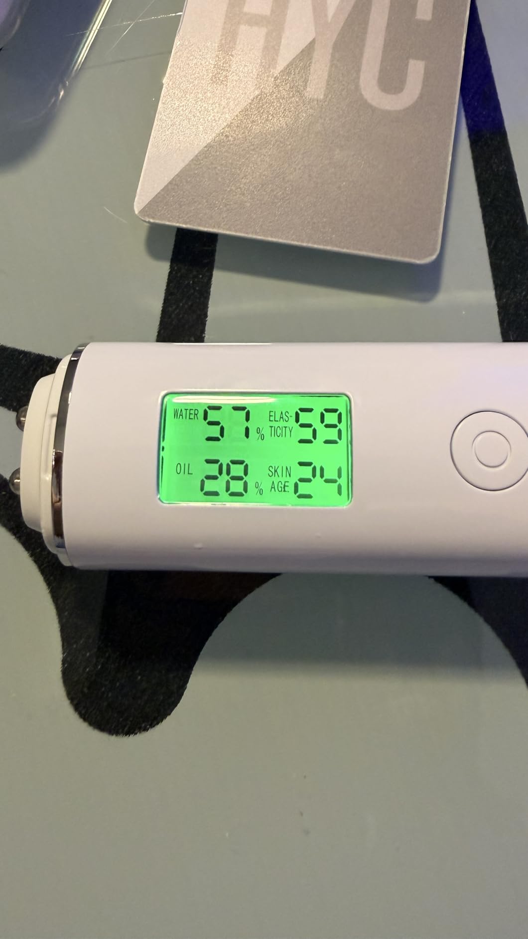 Professional Skin Moisture Tester, Digital Facial Oil Detector, High Precision Skin Hydration Analysis Meter, Hydration monitor,Portable Skin Analyzer with LCD Display & Fluorescent Agent Detection customer photo 2