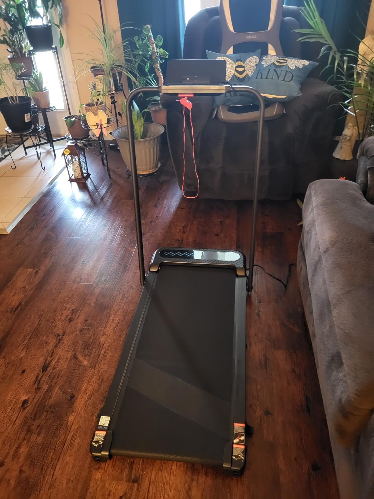 WELLFIT Folding Treadmill for Home, Walking Pad with Incline and Handle Bar customer photo 1