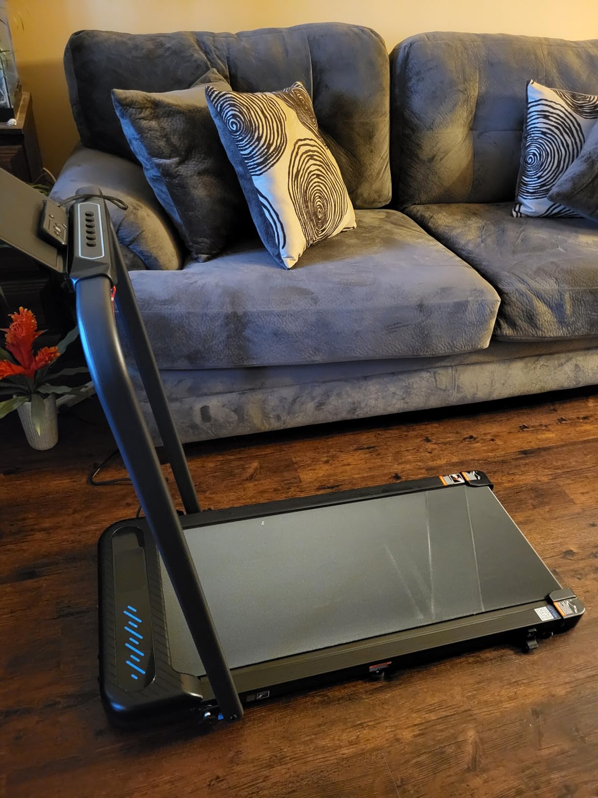 WELLFIT Folding Treadmill for Home, Walking Pad with Incline and Handle Bar customer photo 2