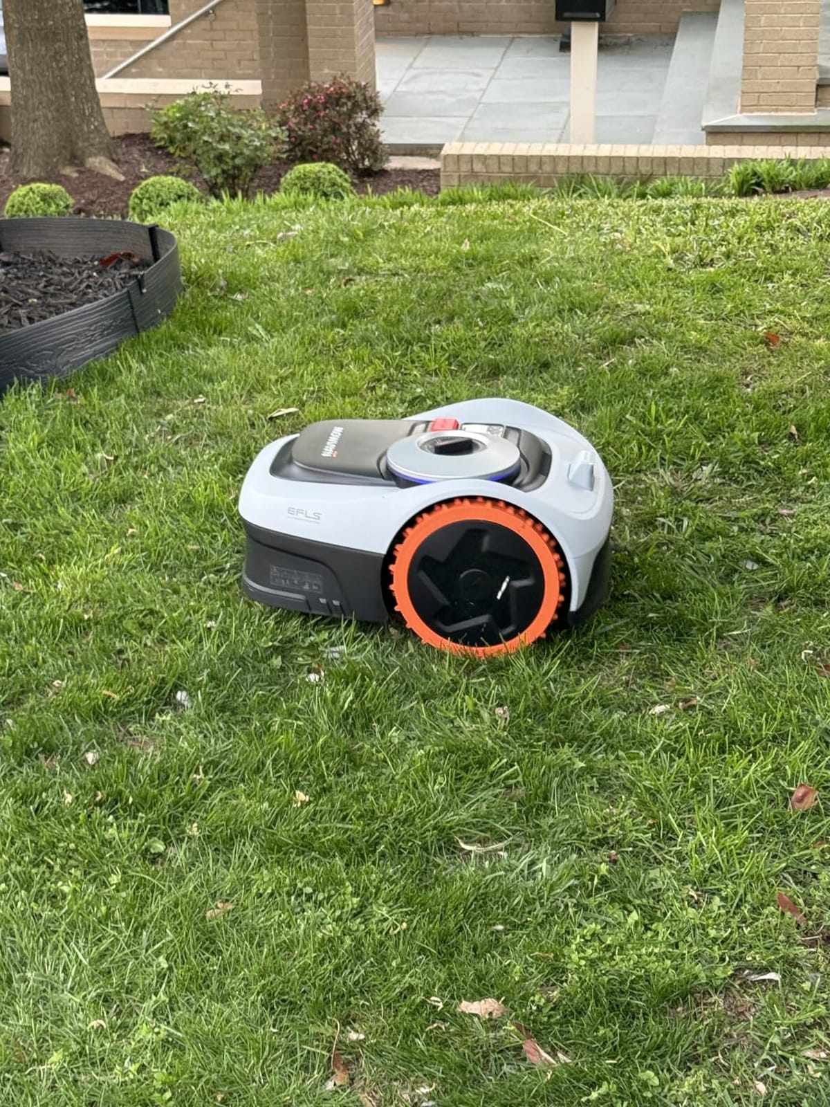 Segway Navimow i206 AWD Robot Lawn Mower, New i105N, 0.15 Acre, 45% Slopes customer photo 1