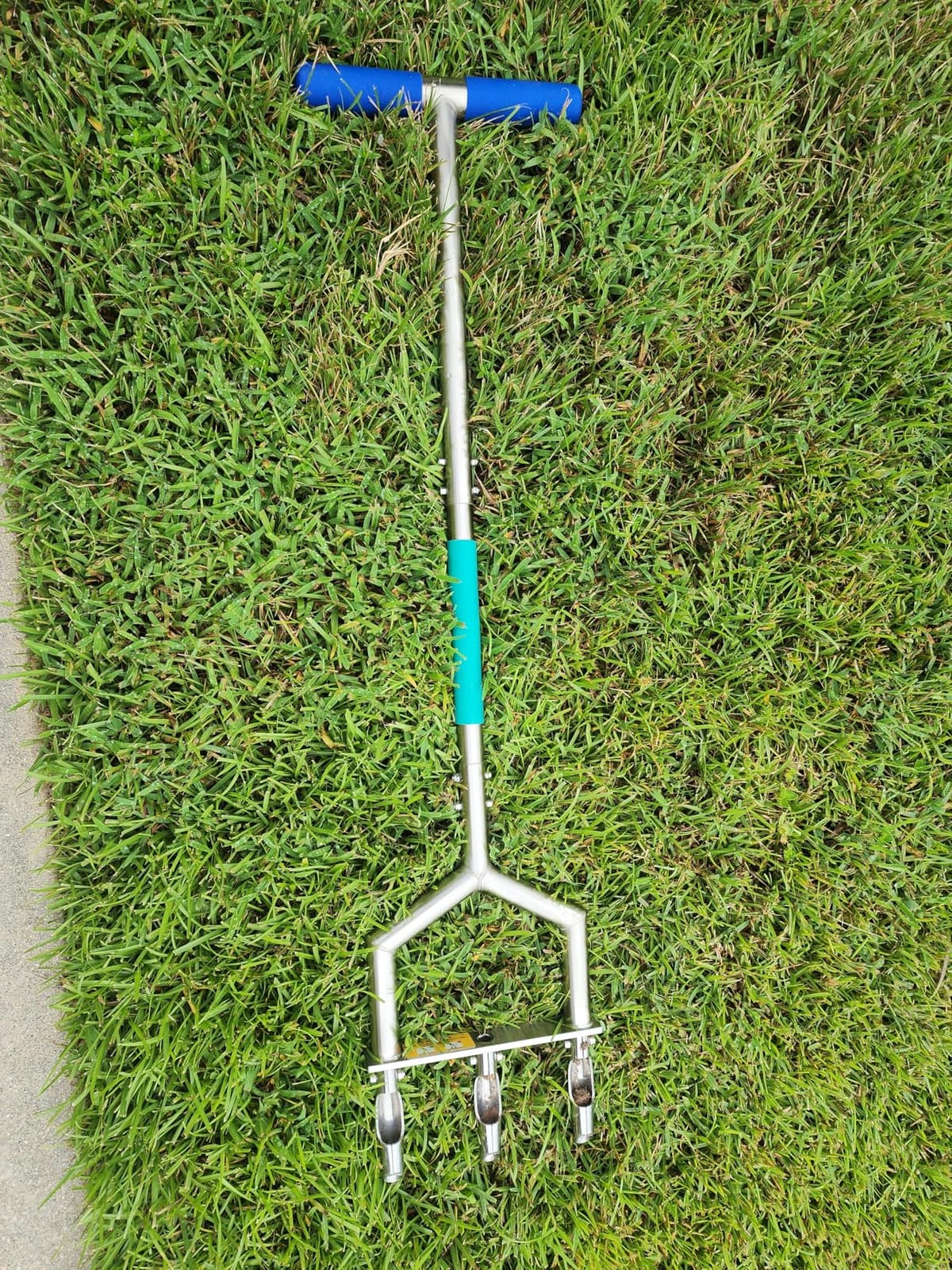 Heavy Duty Steel Hollow Tine Core Aerator for Clay Soil, Non-Clog - Blue customer photo 1