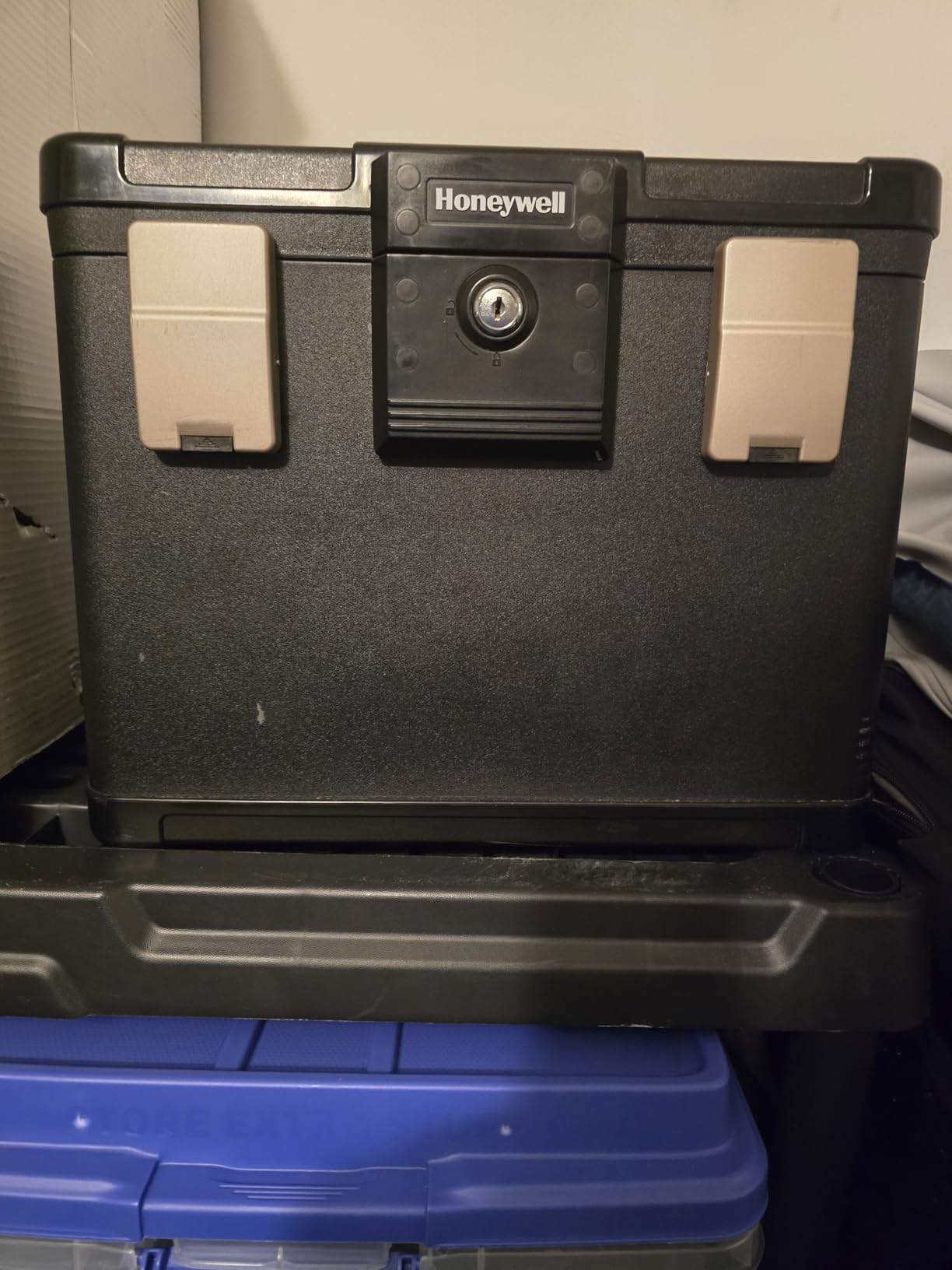 Honeywell Safes & Door Locks LHLP1103G 30 Minute Fire Safe Waterproof Safe Box Chest with Carry Handle, Medium, 1103, Black, 7.3 litre customer photo 2