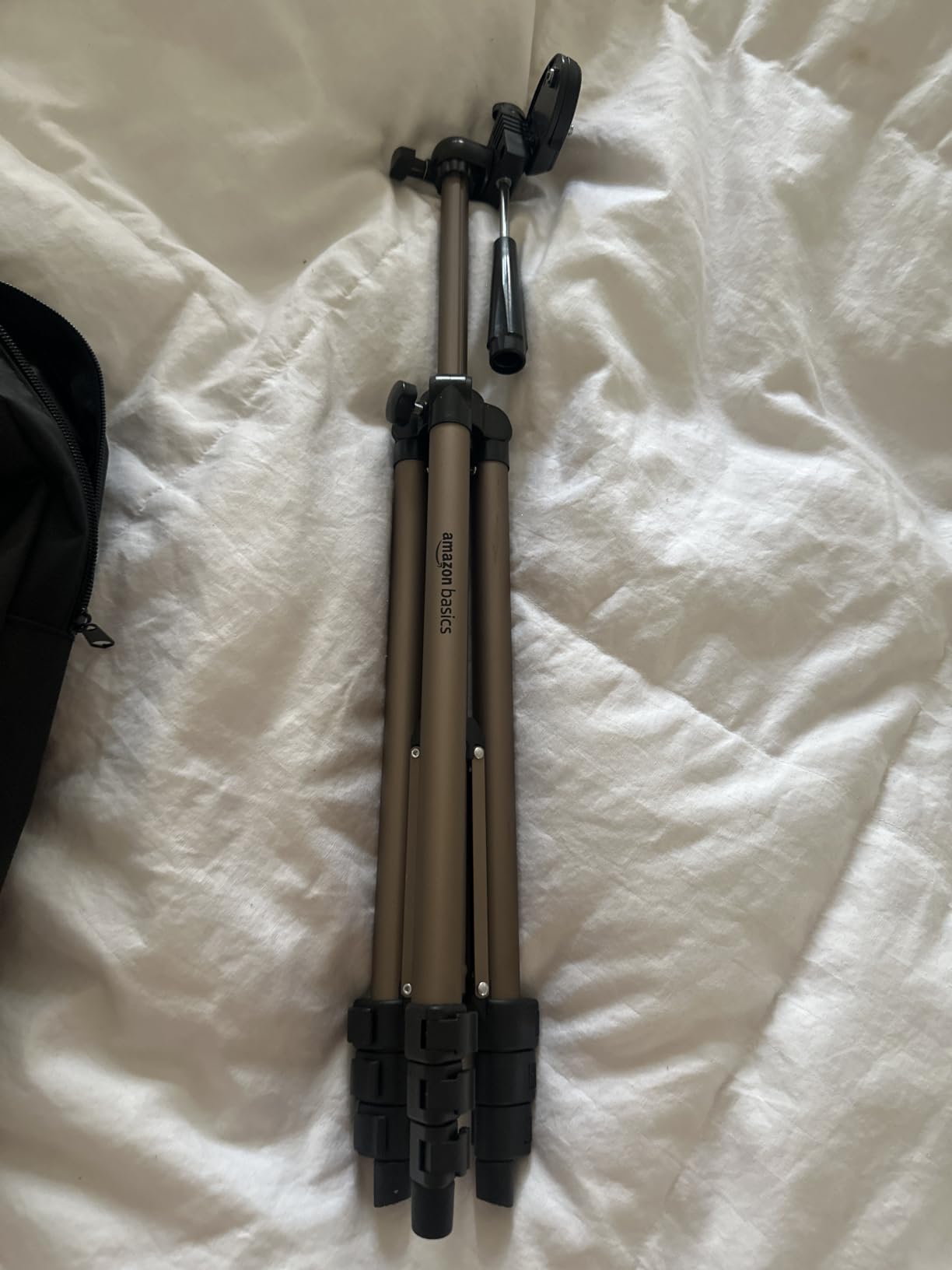 Amazon Basics 60-inch Lightweight DSLR Tripod with Bag, Black customer photo 2