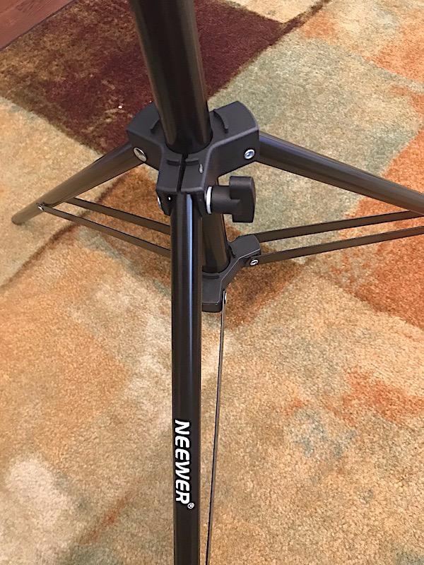 NEEWER Photography Light Stand, 7 Feet / 210cm Aluminum Alloy (2 Pieces) customer photo 2