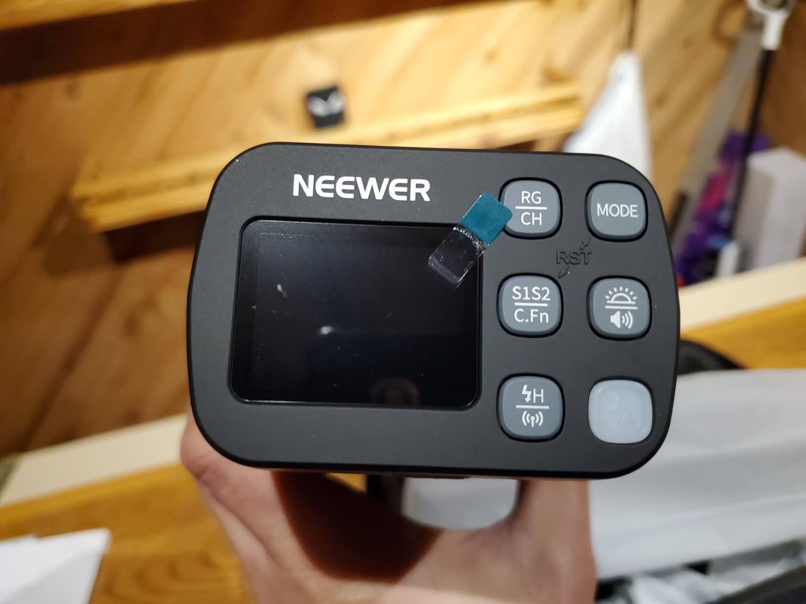 NEEWER Q3 200Ws 2.4G TTL Flash (2nd Version), 1/8000 HSS GN58 Strobe Light Portable Photography Monolight with Softbox Diffuser/3200mAh Lithium Battery/500 Full Power Pops/Recycle in 0.01-1.8s customer photo 2