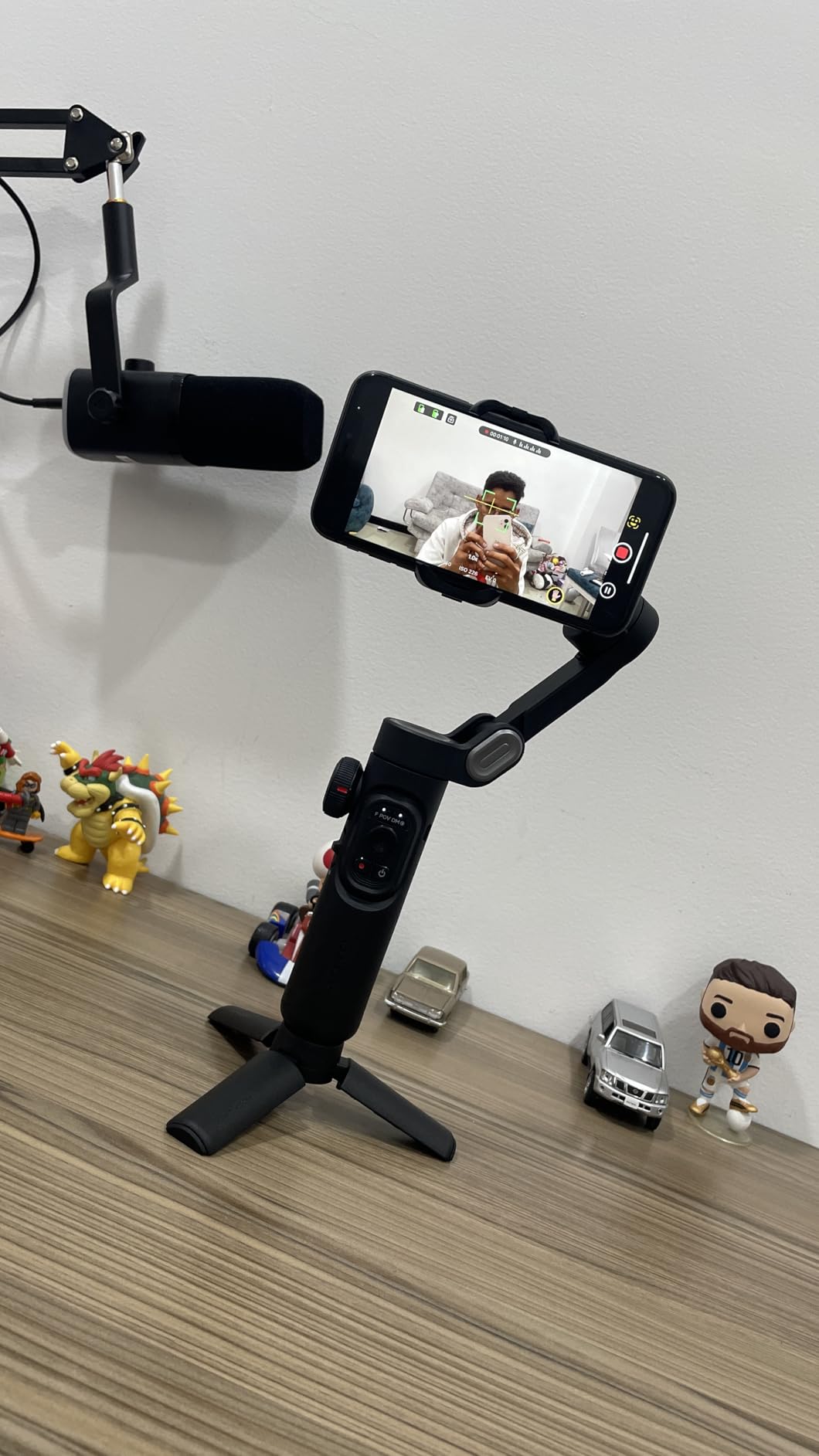 AOCHUAN Smart XE 3-Axis Gimbal Stabilizer for iPhone&Android,Foldable customer photo 1