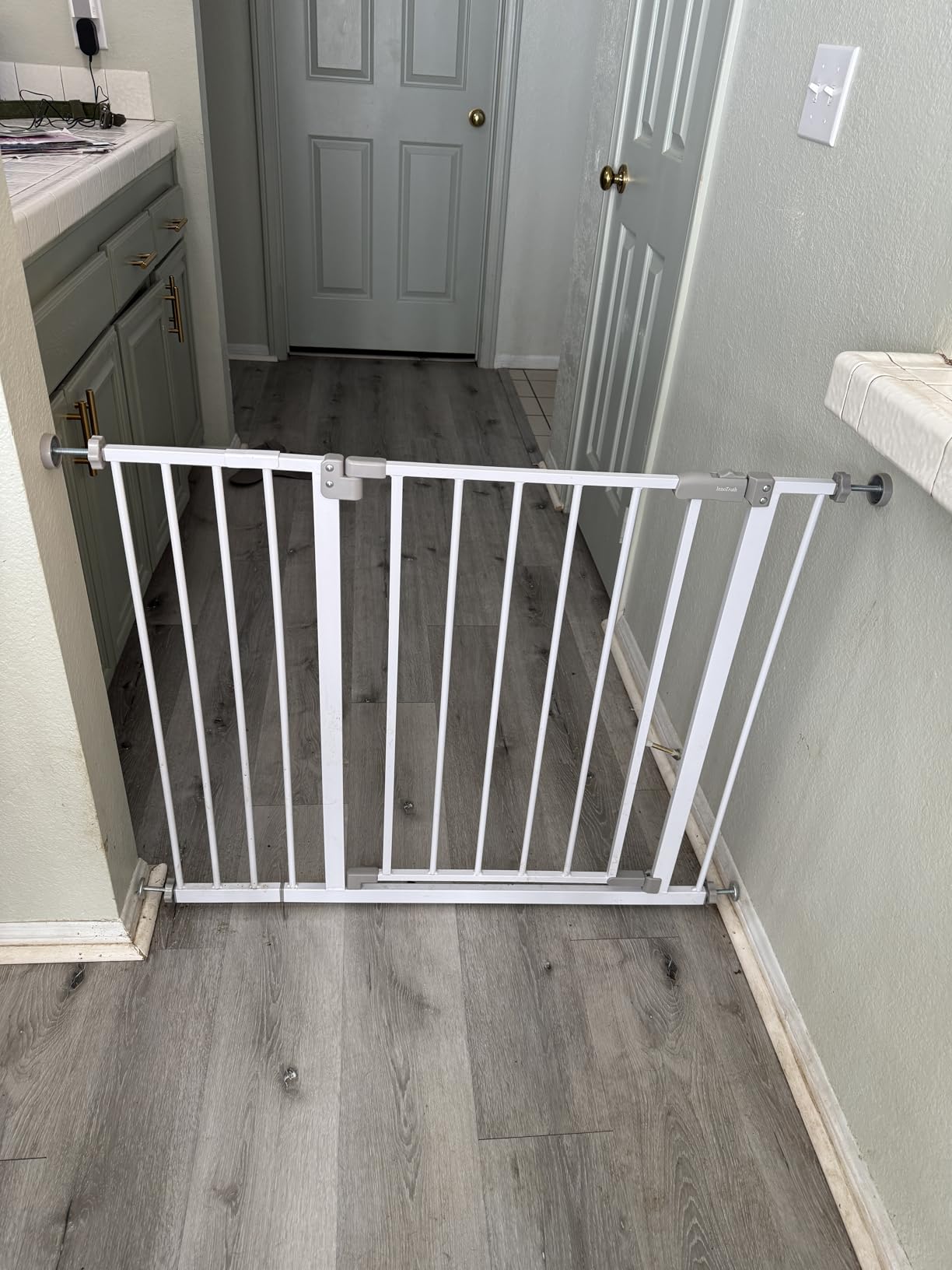 InnoTruth 29.6-39.1 in Wide Baby Gate for Stairs and Doorways, White customer photo 1